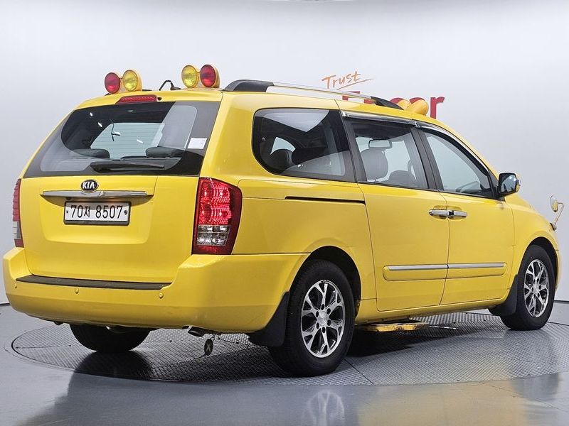 2014 Kia Canival School Bus photo 2