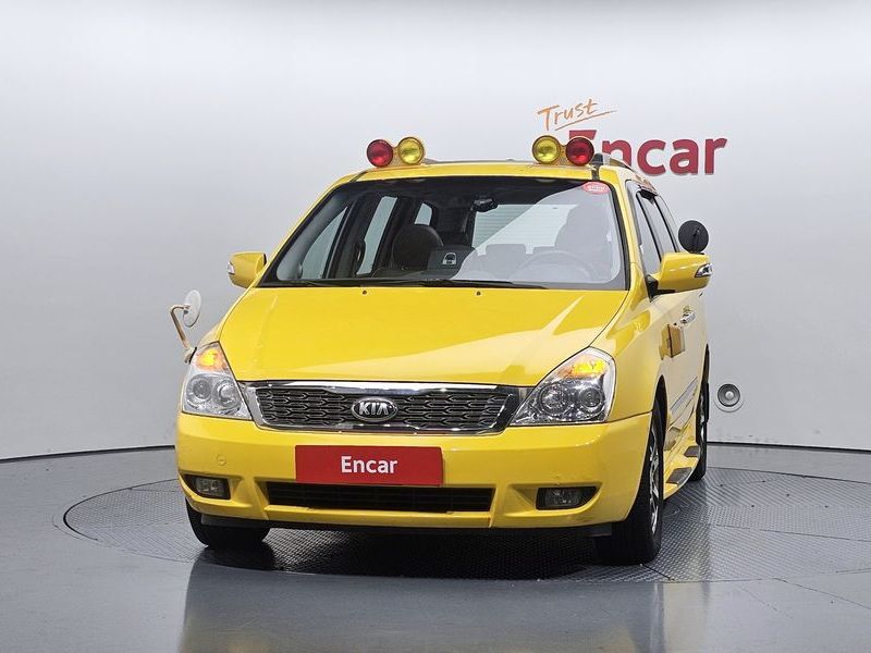 2014 Kia Canival School Bus photo 3