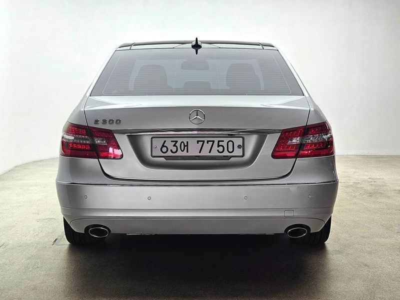 2012 Mercedes-Benz E-Class W212 E300 Elegance photo 4