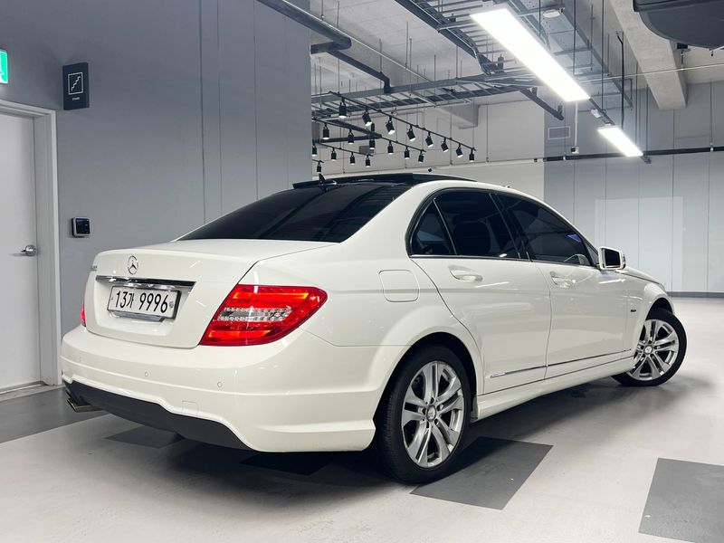 2012 Mercedes-Benz C-Class W204 C200 CGI AVANTGARDE photo 2