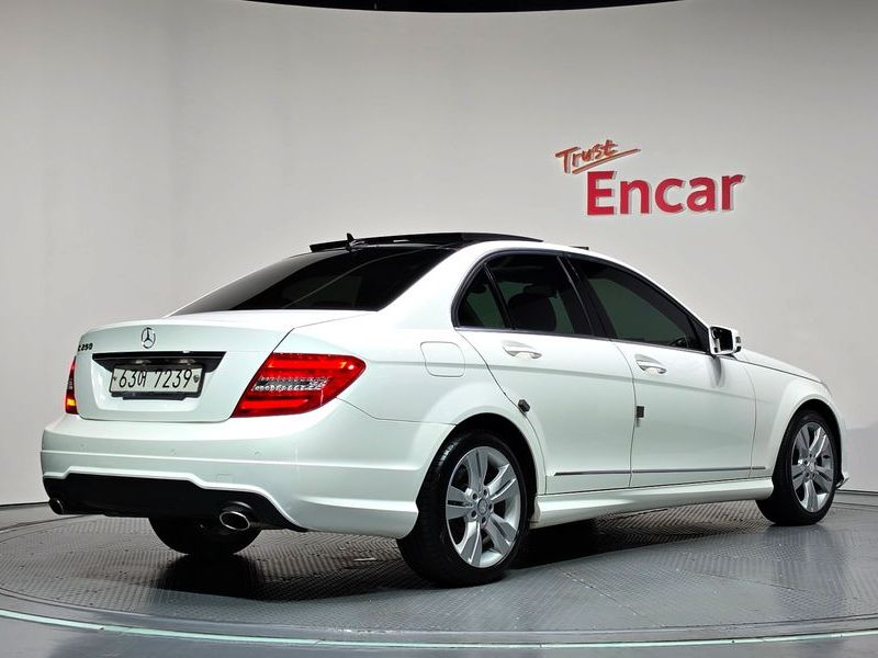 2013 Mercedes-Benz C-Class W204 C250 photo 2