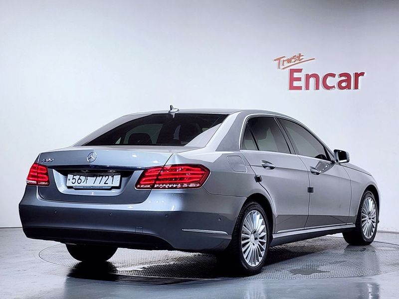 2014 Mercedes-Benz E-Class W212 E300 Elegance photo 2