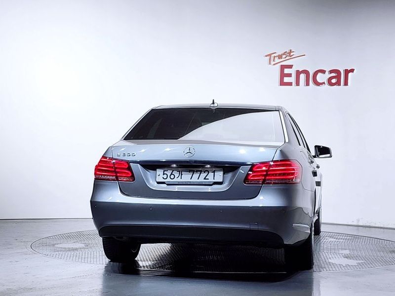 2014 Mercedes-Benz E-Class W212 E300 Elegance photo 4