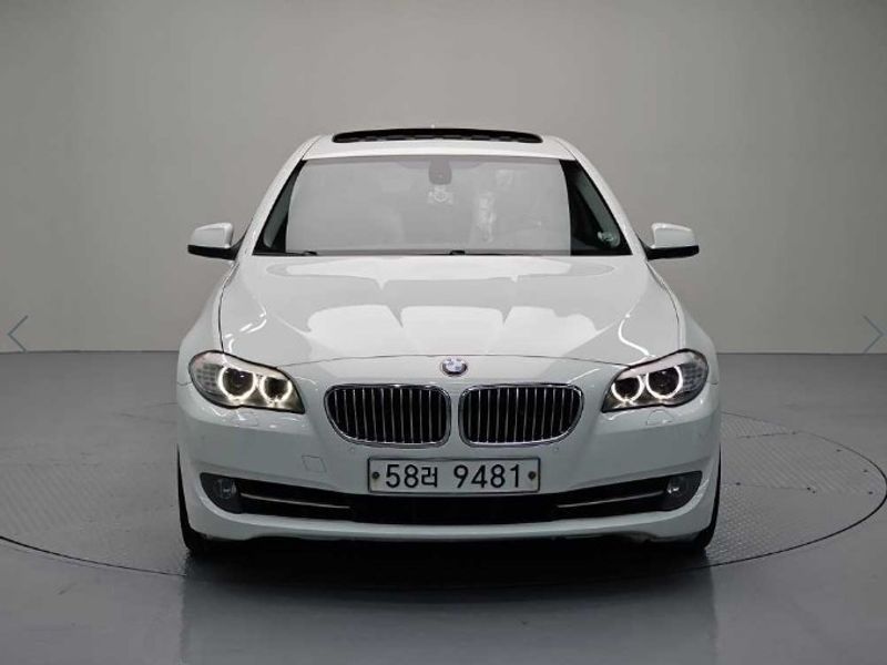 2012 BMW 5-Series 528i xDrive photo 2