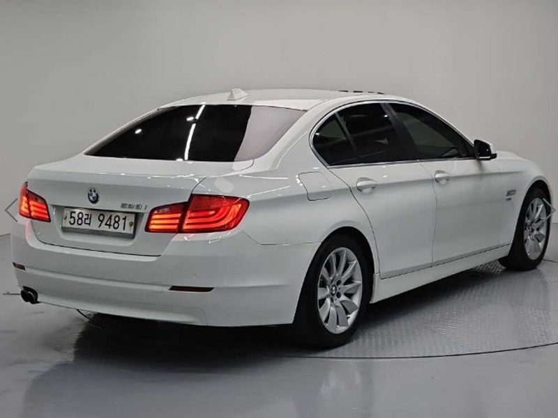 2012 BMW 5-Series 528i xDrive photo 4