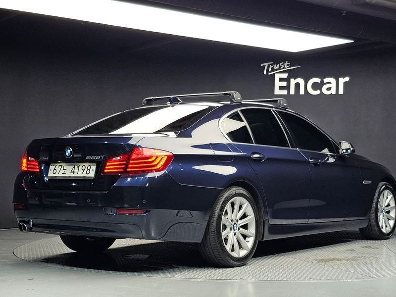2015 BMW 5-Series 528i xDrive photo 2