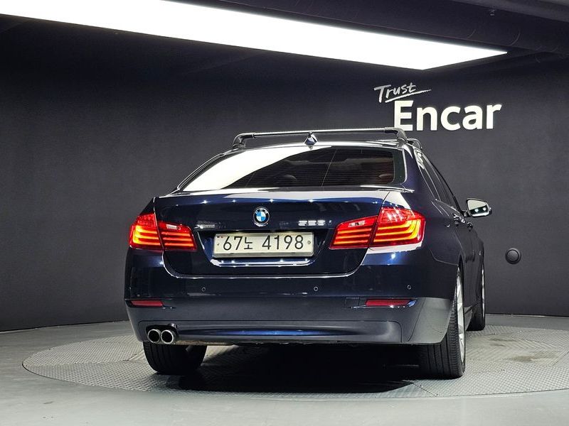 2015 BMW 5-Series 528i xDrive photo 4