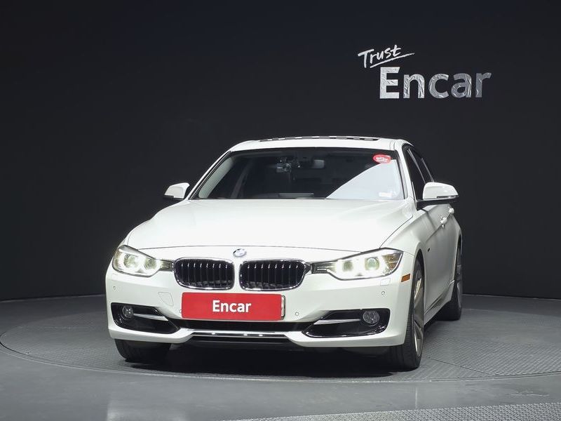 2012 BMW 3-Series 320i Sport photo 3