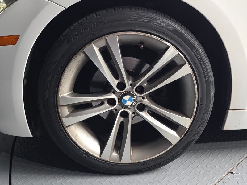 2012 BMW 3-Series 320i Sport photo 5