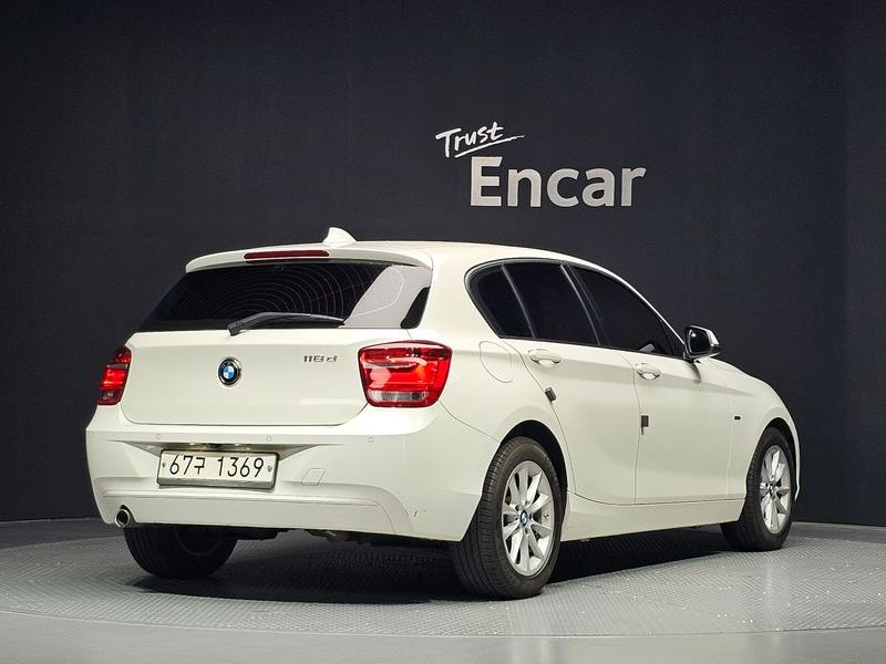 2014 BMW 1-Series 118d Urban Pack1 5Dr photo 2