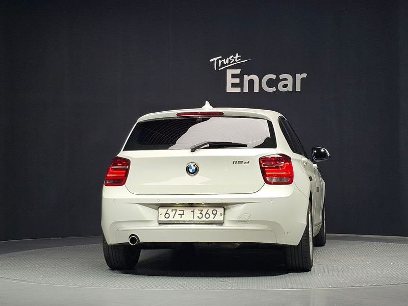 2014 BMW 1-Series 118d Urban Pack1 5Dr photo 4