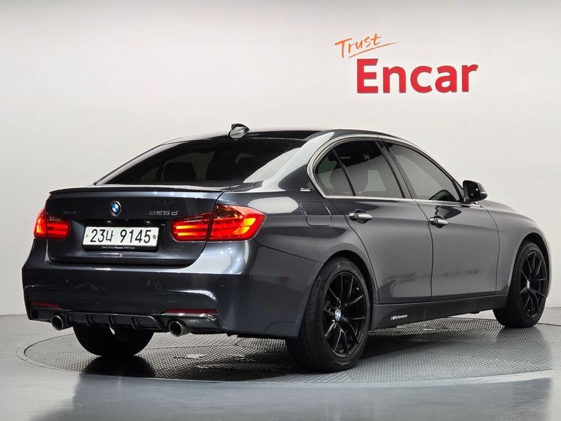 2012 BMW 3-Series 320d photo 2