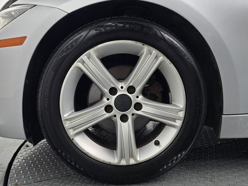 2013 BMW 3-Series 320i photo 5