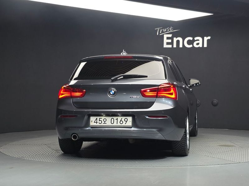 2016 BMW 1-Series 118d JOY 5DOOR photo 4
