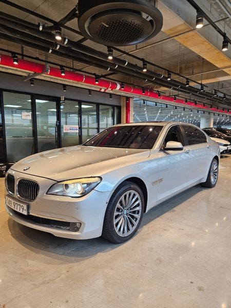 2012 BMW 7-Series 750Li xDrive photo 2