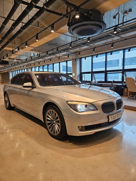 2012 BMW 7-Series 750Li xDrive photo 3