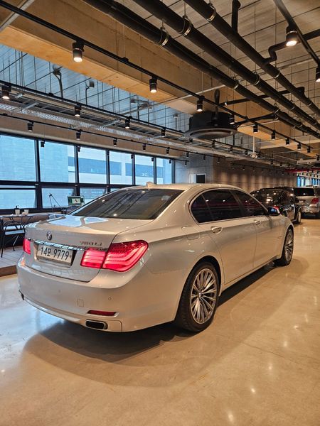 2012 BMW 7-Series 750Li xDrive photo 5
