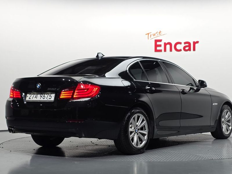 2013 BMW 5-Series 520d photo 2