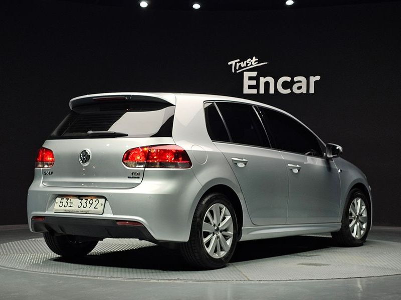 2013 Volkswagen Golf 6th Generation 1.6 TDI Blue Motion StyleEdition photo 2