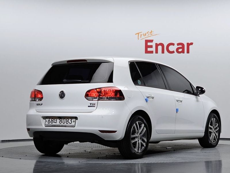 2012 Volkswagen Golf 6th Generation 1.6 TDI Blue Motion photo 2