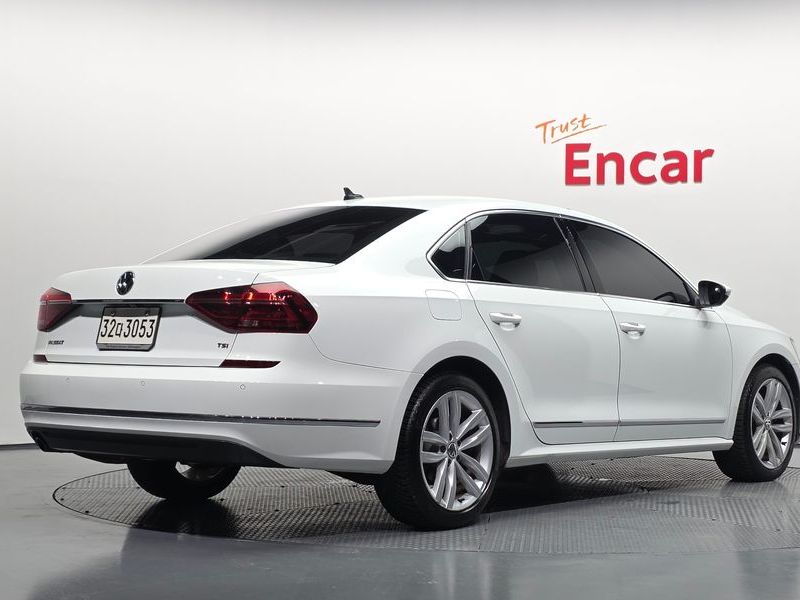 2018 Volkswagen Passat B8 2.0 TSI B7 photo 2