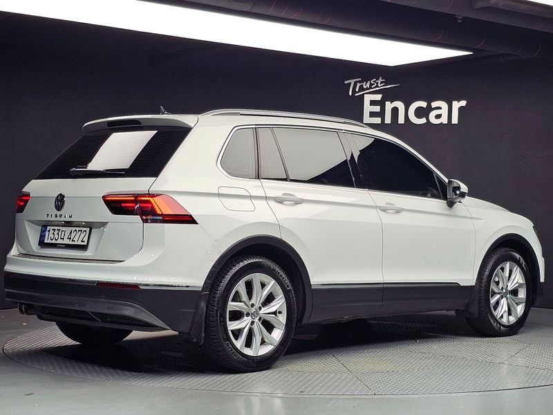 2020 Volkswagen Tiguan 2nd Generation 2.0 TDI Premium photo 2