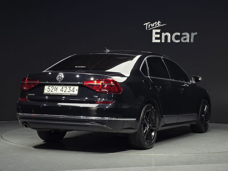 2018 Volkswagen Passat B8 2.0 TSI B7 photo 2