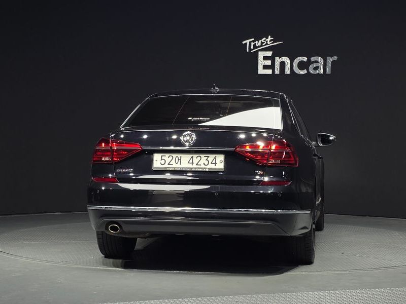 2018 Volkswagen Passat B8 2.0 TSI B7 photo 4
