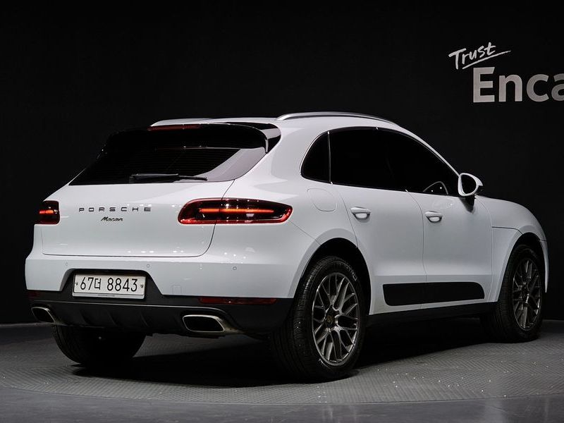 2018 Porsche Macan 95B 2.0 95B photo 2