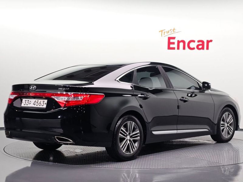 2014 Hyundai Grandeur HG HG240 Modern photo 2