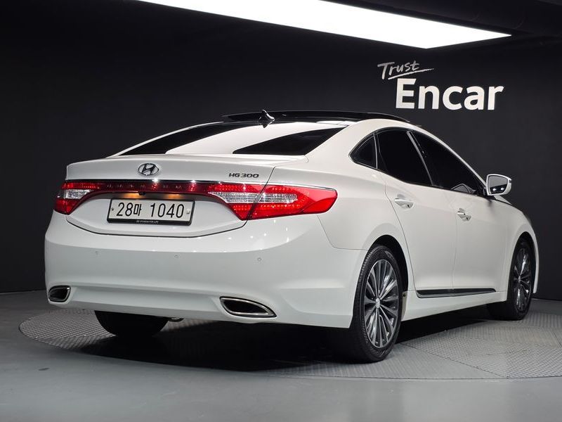 2013 Hyundai Grandeur HG HG240 Modern photo 2
