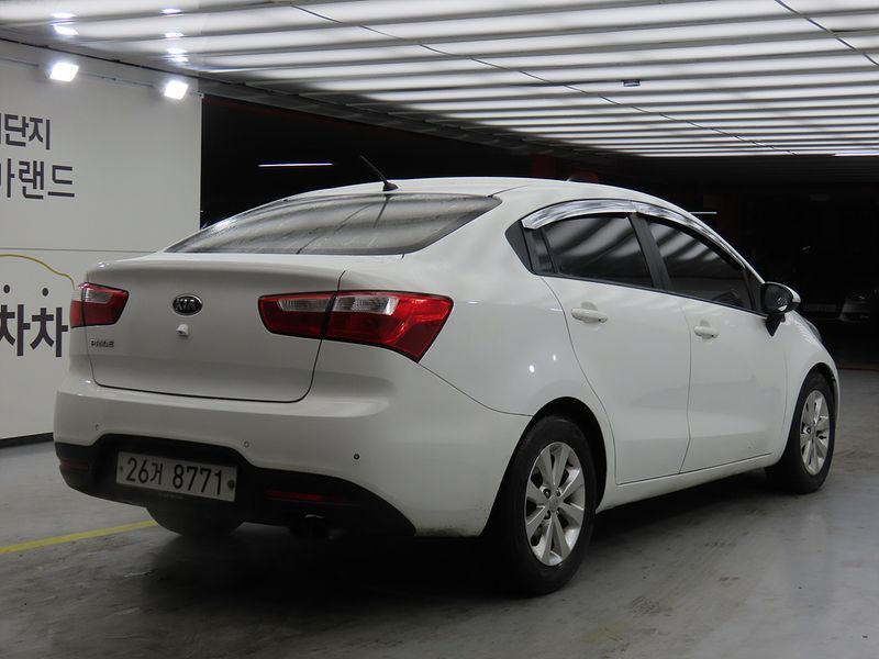 2014 Kia pride 1.6 GDI Sedan Luxury photo 3