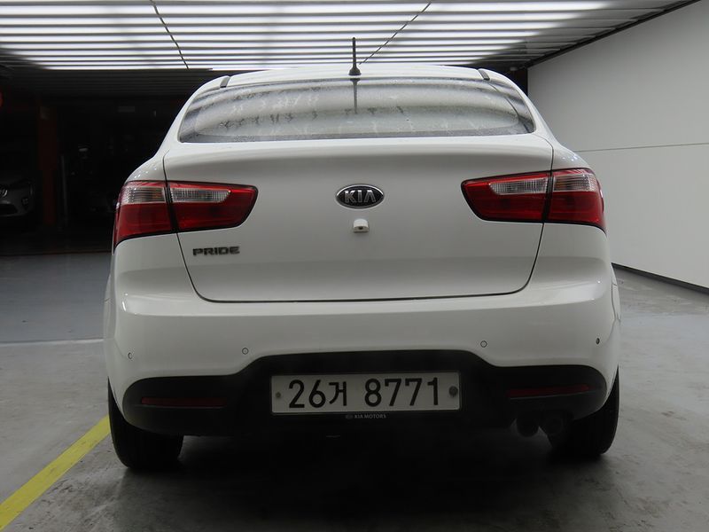 2014 Kia pride 1.6 GDI Sedan Luxury photo 4