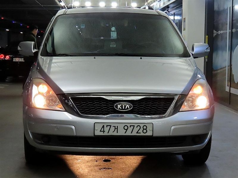2012 Kia New Canival Carnival GX Standard photo 2