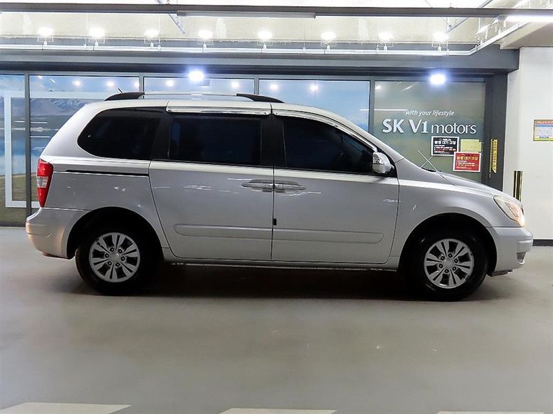 2012 Kia New Canival Carnival GX Standard photo 3