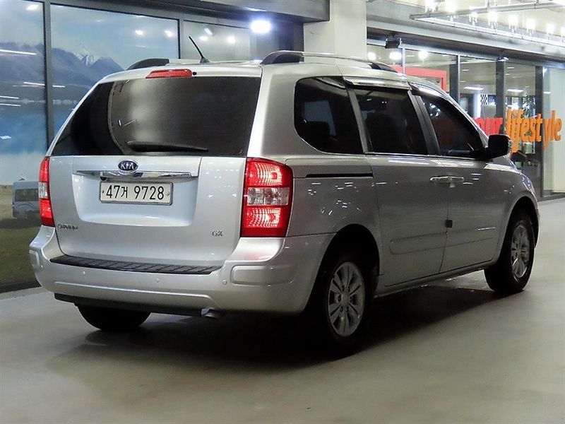 2012 Kia New Canival Carnival GX Standard photo 4