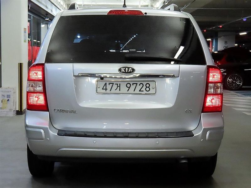 2012 Kia New Canival Carnival GX Standard photo 5