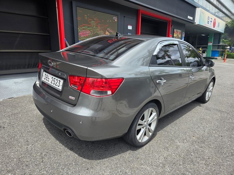 2012 Kia Porte 1.6 GDI Prestige Standard photo 2