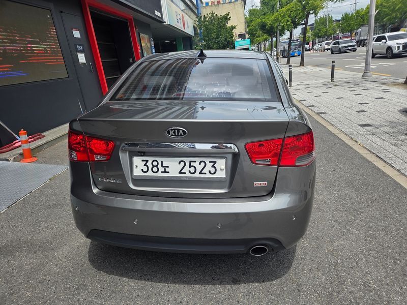2012 Kia Porte 1.6 GDI Prestige Standard photo 4