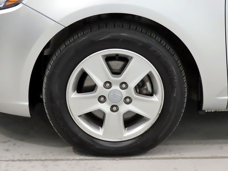 2013 Kia Porte 1.6 GDI Luxury Standard photo 5