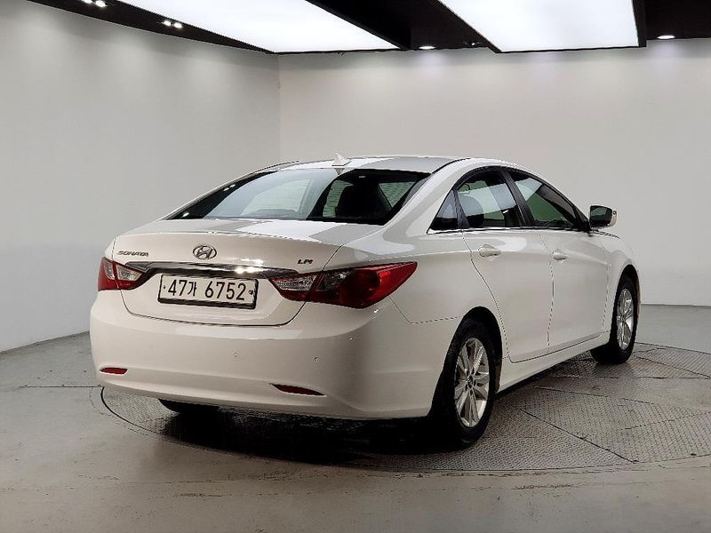 2012 Hyundai YF Sonata LPi Luxury photo 4