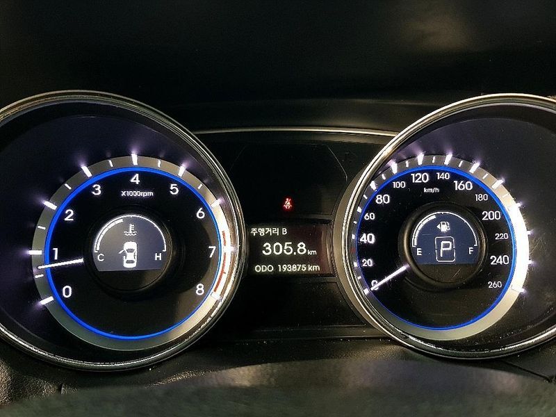 2012 Hyundai YF Sonata LPi Luxury photo 5