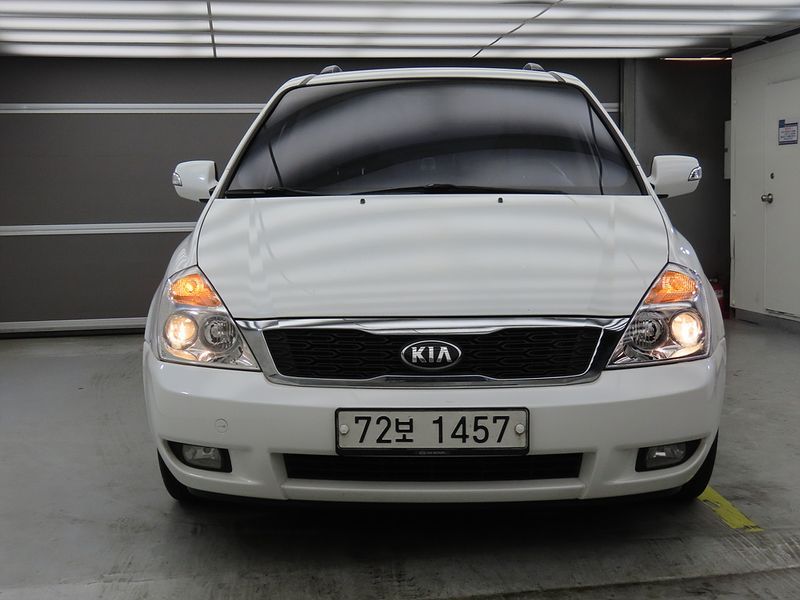 2014 Kia Canival Grand Carnival GLX Premium photo 2