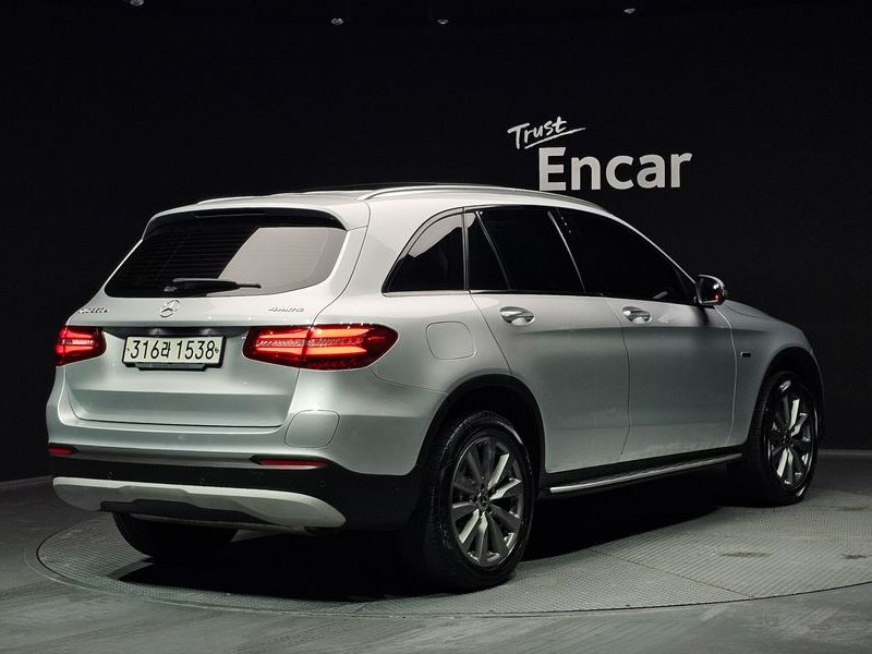 2019 Mercedes-Benz C-Class GLC350e 4MATIC Premium photo 2