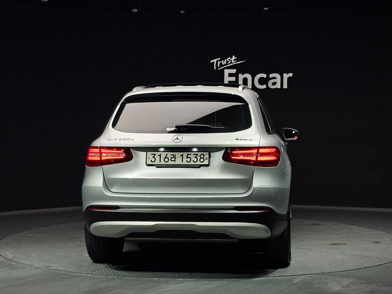 2019 Mercedes-Benz C-Class GLC350e 4MATIC Premium photo 4