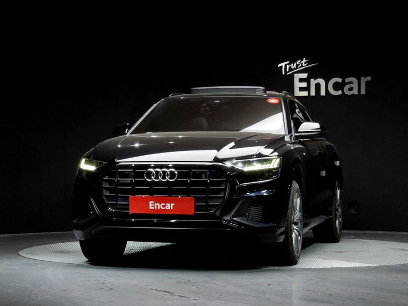 2021 Audi Q8 55 TFSI Quattro Premium photo 3