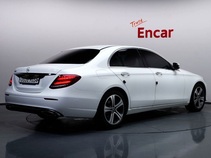 2019 Mercedes-Benz E-Class W213 E300 Avantgarde photo 2
