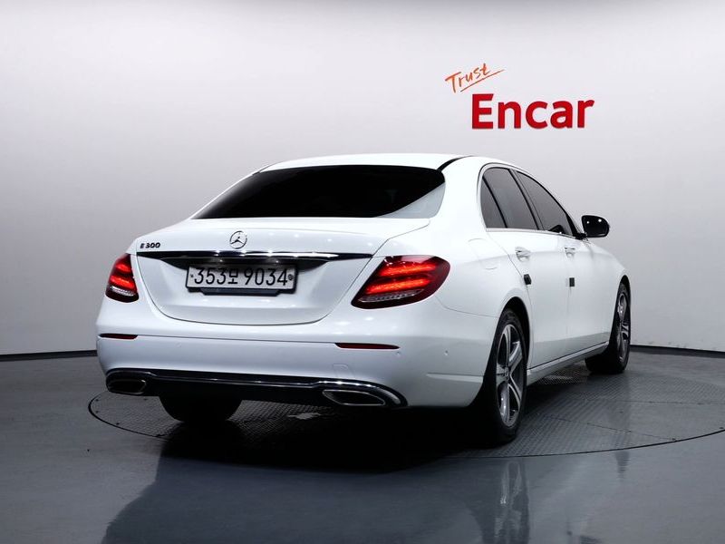 2019 Mercedes-Benz E-Class W213 E300 Avantgarde photo 4
