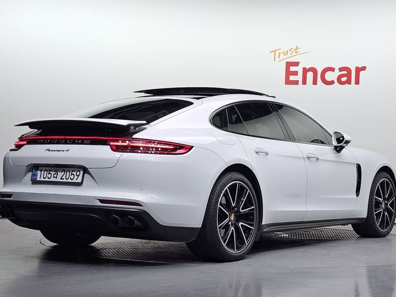 2018 Porsche Panamera 971 3.0 AWD photo 2