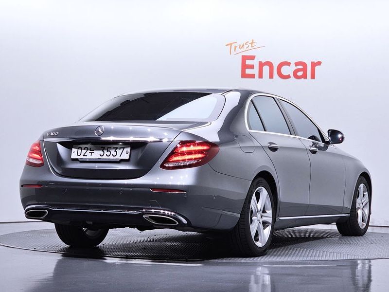 2017 Mercedes-Benz E-Class W213 E200 Avantgarde photo 2